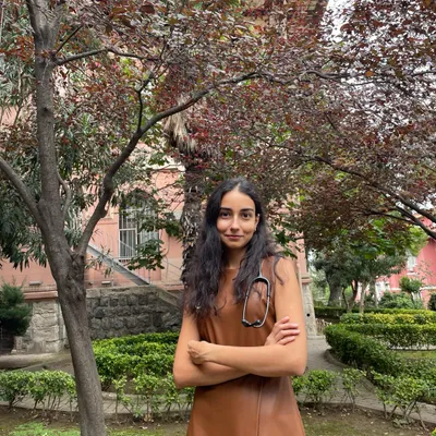 Tuğçe Nuray — İstanbul Üniversitesi Tıp Fakültesi öğrencisi, Arc Akademi ortaokul özel ders ve koçluk koçu